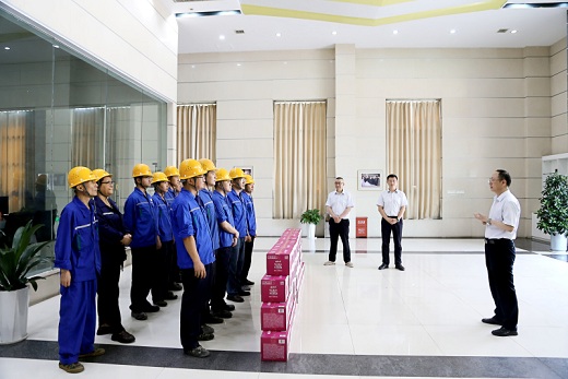 集團(tuán)公司開展高溫慰問(wèn)送清涼活動(dòng)