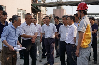 專程查看并聽取污水處理情況匯報  胡啟生實地調研安納達